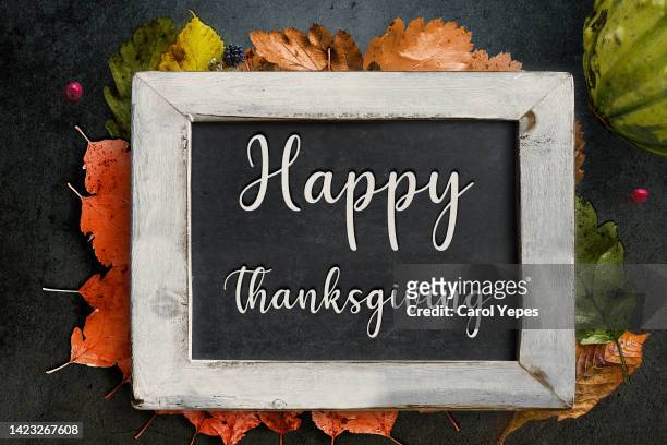 happy thanksgiving message in blackboard s with pumpkin assortment still life and thankful message - happy thanksgiving text stock-fotos und bilder