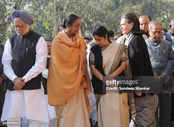 Prime Minister Manmohan Singh, Lok Sabha Speaker Meira Kumar, Leader of Opposition in Lok Sabha Sushma Swaraj and UPA Chairperson Sonia Gandhi after...