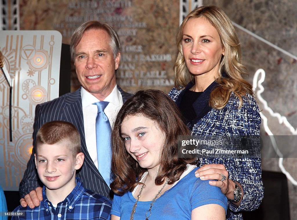 Tommy Hilfiger and Dee are joined by young children at The... de noticias Getty