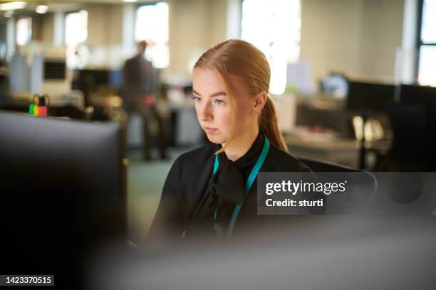 graduate trainee in an office - white collar worker stock pictures, royalty-free photos & images