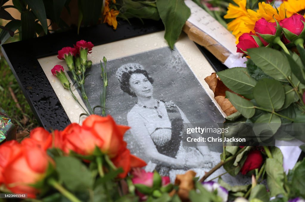 The Nation Mourns The Death Of Queen Elizabeth II - Tuesday