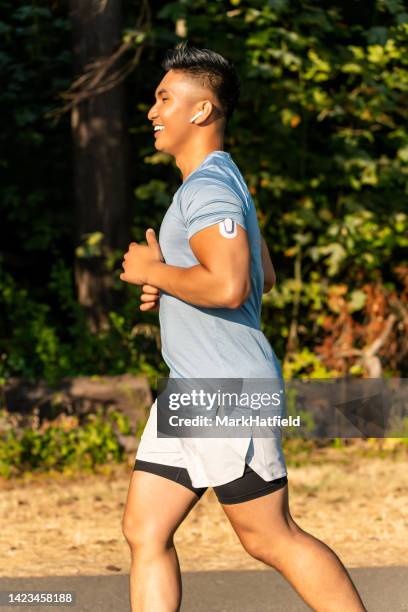 jogger with continuous glucose monitor - continuous glucose monitor stock pictures, royalty-free photos & images