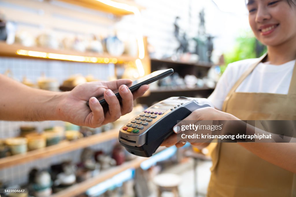 Phone credit card payment,credit card payment,using credit card in store