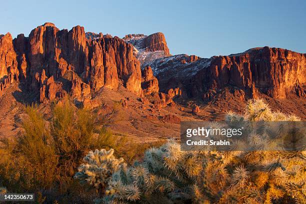 superstition mountains - phoenix arizona stockfoto's en -beelden