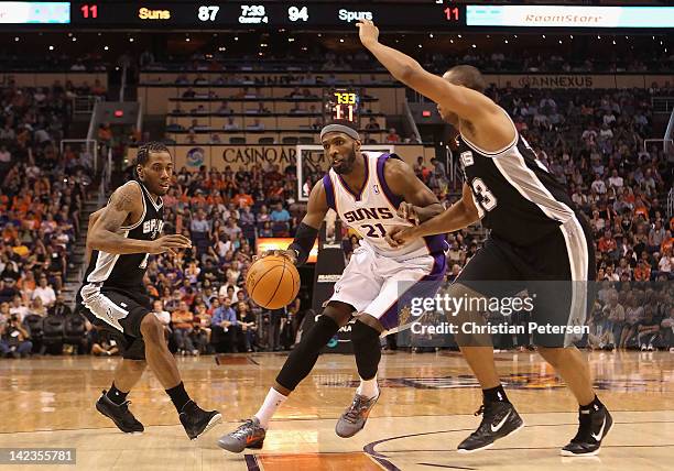 Hakim Warrick of the Phoenix Suns handles the ball against the San Antonio Spurs during the NBA game at US Airways Center on March 27, 2012 in...