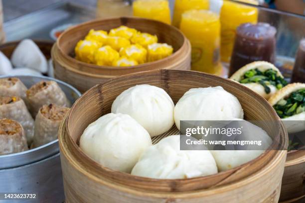 traditional chinese breakfast - xiao long bao - 特寫 stockfoto's en -beelden