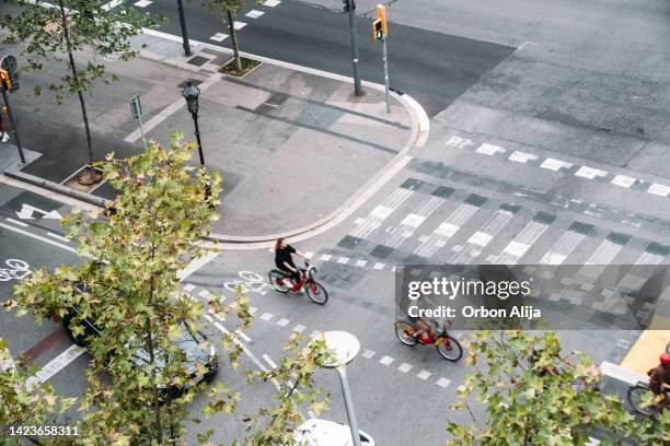 straßen von barcelona - barcelona von oben stock-fotos und bilder