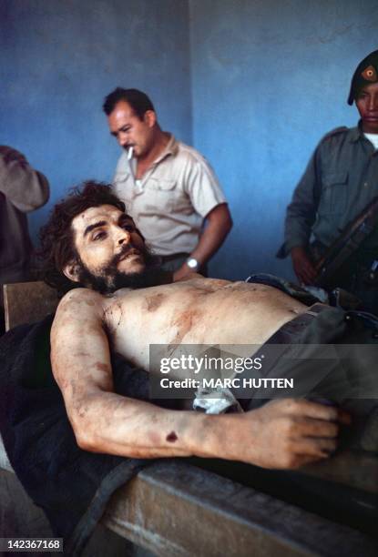 The body of Ernesto "Che" Guevara, the Argentine-born hero of Latin American revolutionaries is on public display 10 October 1967 in Vallegrande....