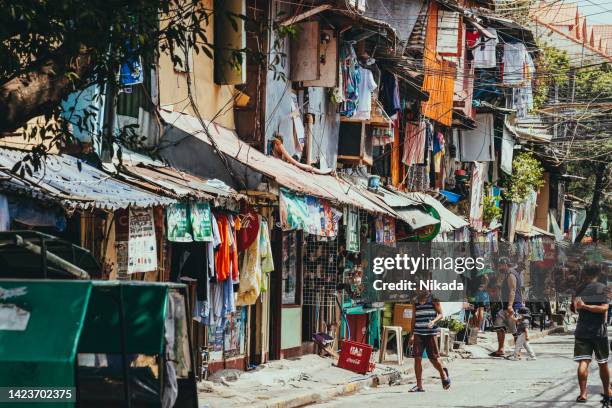 illegal settlement in manila, philippines - old manila stockfoto's en -beelden