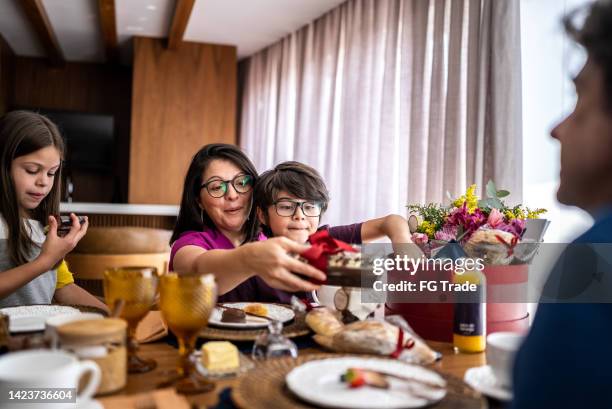 family opening a breakfast basket at home - 40 birthday stock pictures, royalty-free photos & images