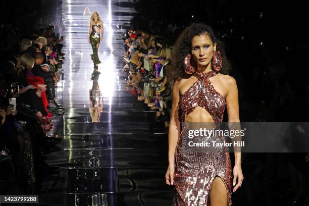 71,540 S New York Fashion Week Runway Show Stock Photos, High-Res
