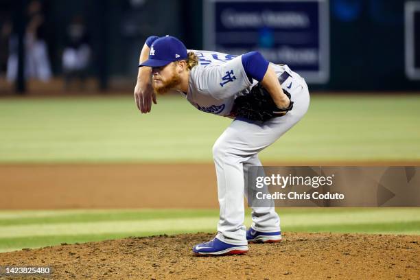 Pitcher Craig Kimbrel of the Los Angeles Dodgers takes the sign in the 10th inning against the Arizona Diamondbacks at Chase Field on September 14,...