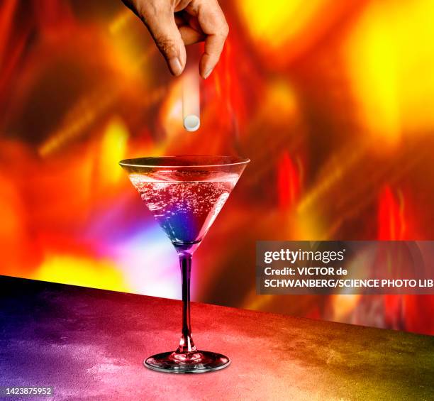 stockillustraties, clipart, cartoons en iconen met spiked drink - narcotic