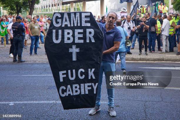 Detail of a demonstrator with a coffin during the new concentration of cab drivers in front of the Ministry of Public Works against the regulation...
