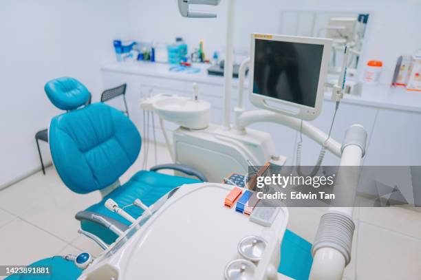 dentist office dental chair and surgical equipment. patient reception room in  modern medical centre - wortelkanaal stockfoto's en -beelden
