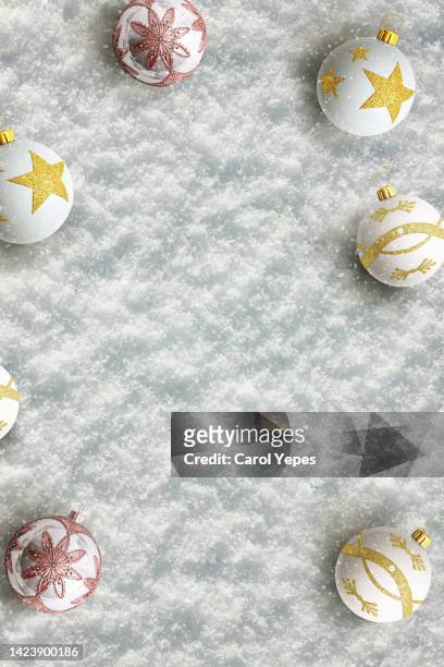 christmas stylish decorations on white background. new year 2022 - oggetti dall'alto foto e immagini stock