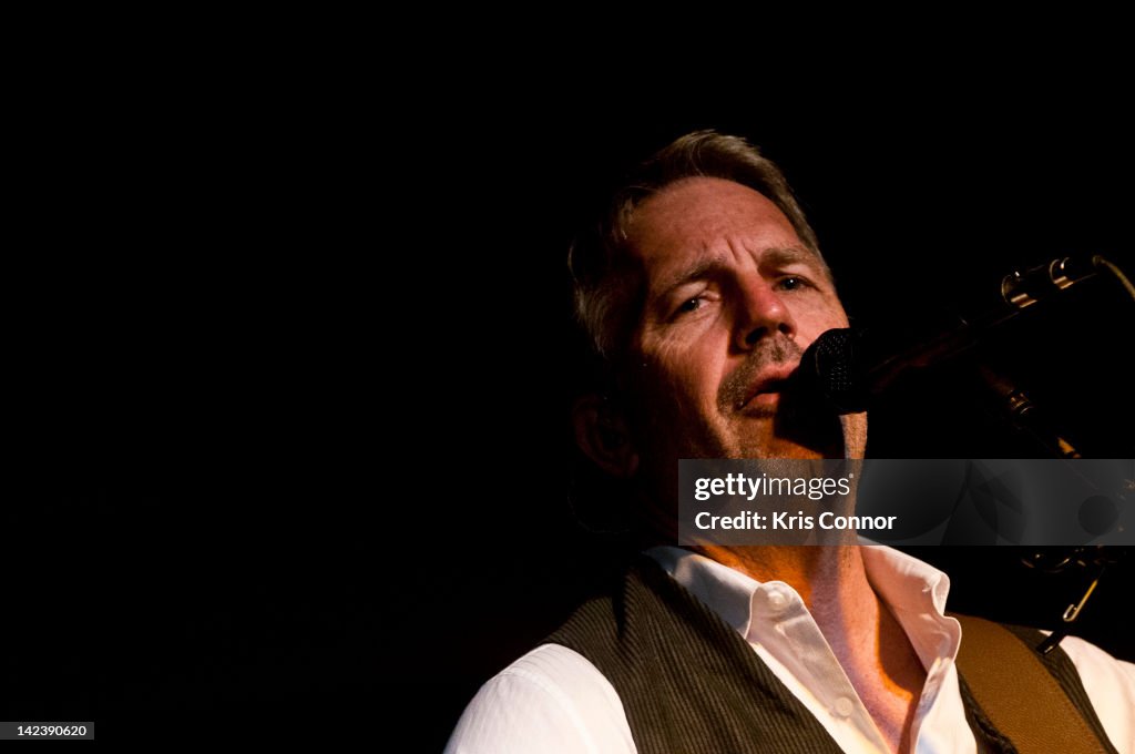Kevin Costner & Modern West In Concert
