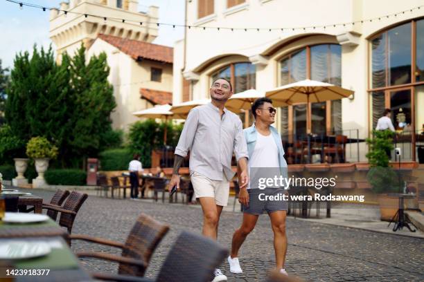 happy tourist men couple walking rest on vacation - honeymoon 個照片及圖片檔