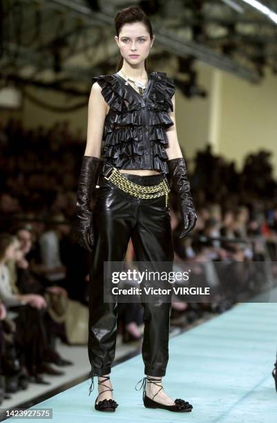 249 Chanel Fall Winter 2001 Ready To Wear Collection Fashion Show Photos and Premium High Res Pictures - Getty Images 249 Chanel Fall Winter 2001 Ready To Wear Collection Fashion Show Photos and Premium High Res Pictures - Getty Images