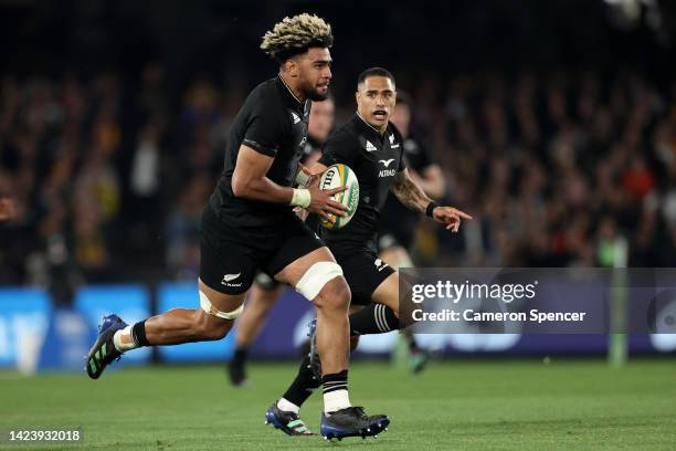 Hoskins Sotutu of the All Blacks runs the ball during The Rugby Championship & Bledisloe Cup match between the Australia Wallabies and the New...