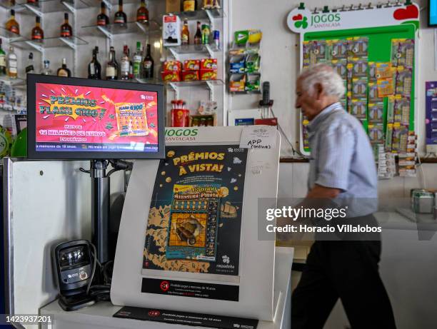 View of on-line betting machine able to pick numbers for the 160 million euro Euromilhões transnational lottery, the day before the drawing, in Café...