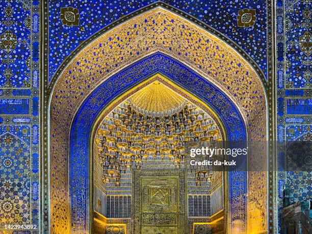 antikes mausoleum registan in samarkand - uzbekistan stock-fotos und bilder