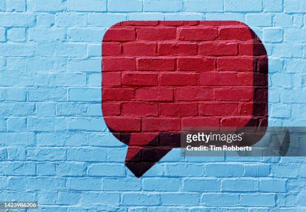 graffiti of speech bubble - red wall stock pictures, royalty-free photos & images