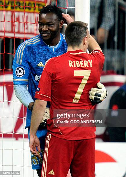 Bayern Munich's French midfielder Franck Ribery and Marseille goalkeeper Steve Mandanda embrace during the UEFA Champions League second leg...
