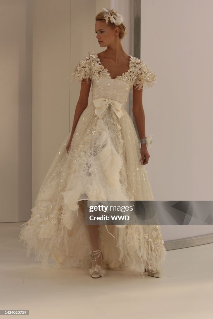 Chanel Spring Collection 2006 Chanel's spring-summer 2006 haute couture runway show at the Grand ...