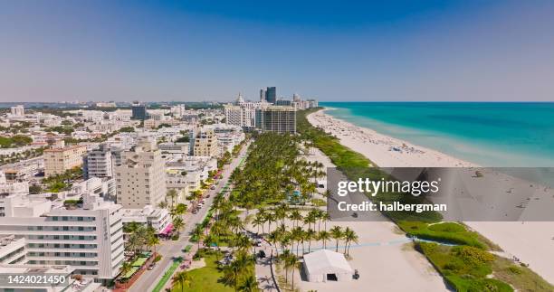 drone shot of miami beach, florida - ocean drive stockfoto's en -beelden