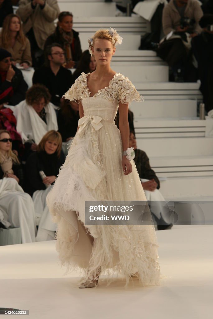 Chanel Spring Collection 2006 Chanel's spring-summer 2006 haute couture runway show at the Grand ...