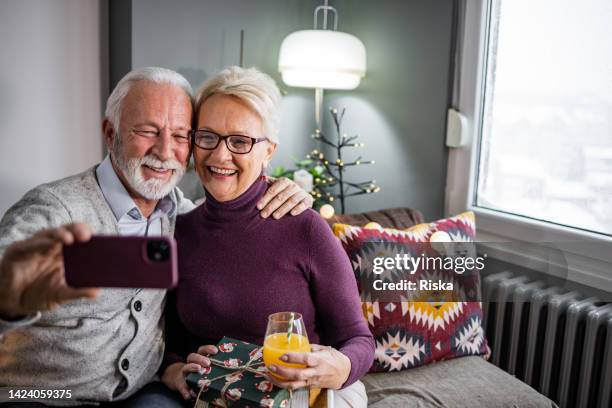 family of two taking a selfie during new year's day - new year's day stockfoto's en -beelden