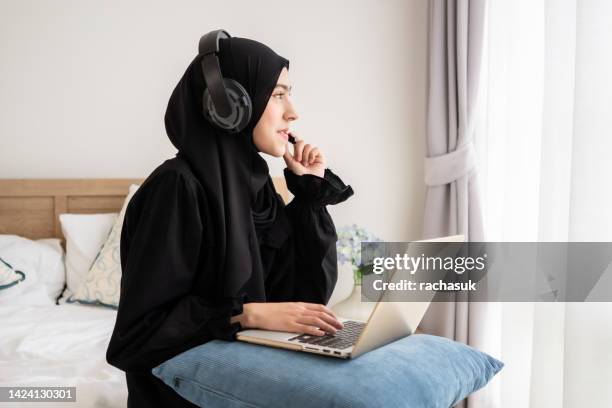 Pakistani Student Using Computer 2,811 Pakistani Teen Stock Photos, High-Res Pictures, and Images ...
