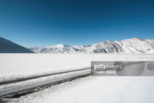 snowcapped mountain and flat snowfield - deep snow road stock pictures, royalty-free photos & images