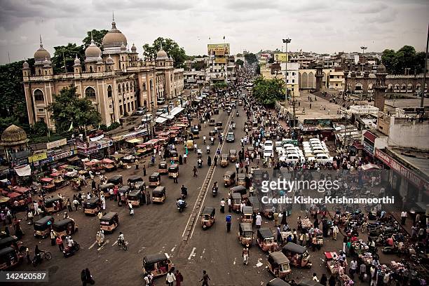 busy indian roads - indian city roads stock pictures, royalty-free photos & images