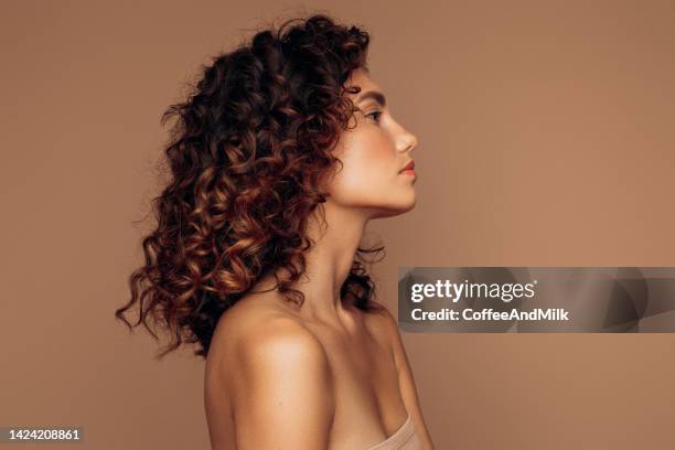 beautiful woman - profiel stockfoto's en -beelden