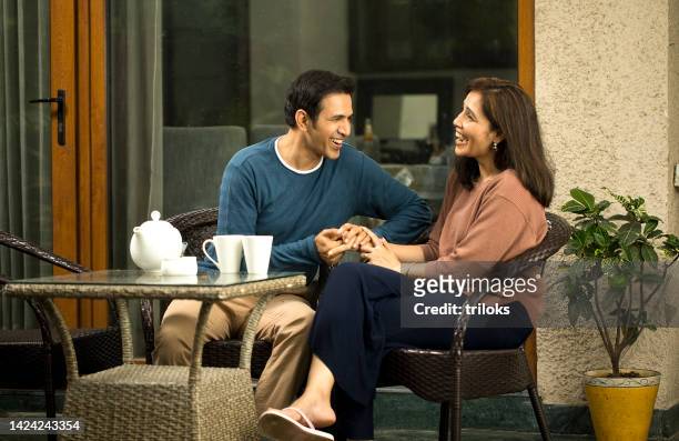 couple having coffee outdoors - young couple holding hands stock pictures, royalty-free photos & images