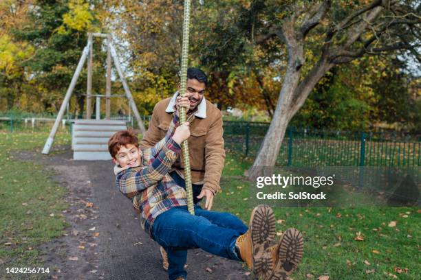 ¡mírame ir! - tree canopy pattern fotografías e imágenes de stock