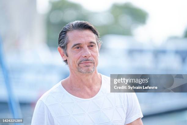 Kool Shen attends the "Syndrome E" photocall during the La Rochelle Fiction Festival - Day Four on September 16, 2022 in La Rochelle, France.