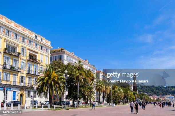 promenade des anglais in nice - french riviera - nice promenade des anglais photos et images de collection