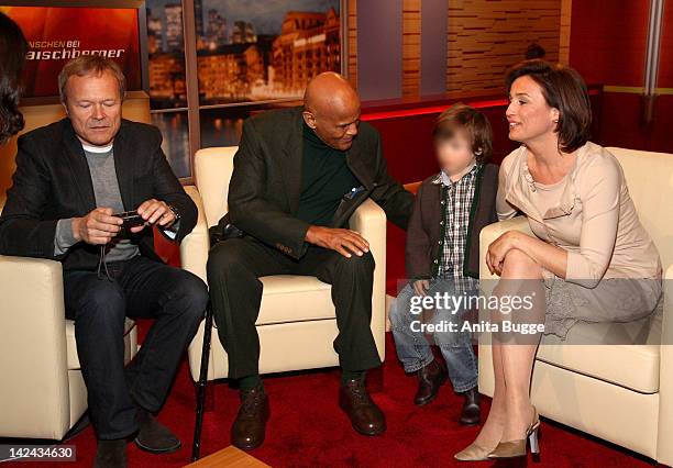 Jan Kerhart , US singer Harry Belafonte, Samuel and Sandra Maischberger have a chat after the taping of the 'Menschen Bei Maischberger' TV Show on...