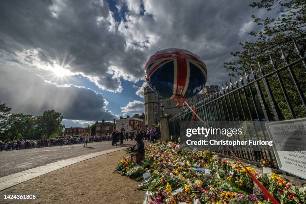 Flowers and tributes for Queen Elizabeth II lay next to the gates of Windsor Castle on September 16, 2022 in Windsor, United Kingdom. Queen Elizabeth...