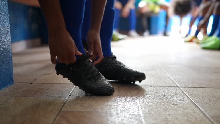 https://media.gettyimages.com/id/1424384705/video/soccer-player-tying-shoelace-before-a-match-in-the-locker-room.jpg?b=1&s=640x640&k=20&c=PmIz5cGoekoJ8QCYE5ygINitZLgEAPbuvcs4DIX015w=