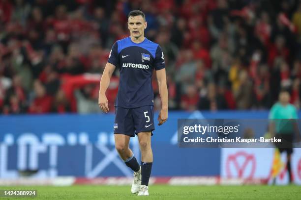 Filip Uremovic of 1. FSV Mainz 05 reacts dejected during the Bundesliga match between 1. FSV Mainz 05 and Hertha BSC at MEWA Arena on September 16,...