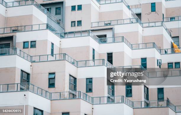 popular pyramid-shape residential building  with different layers of balcony - chinese window pattern stockfoto's en -beelden