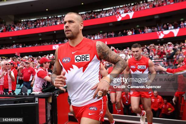 Lance Franklin of the Swans and team mates run onto the field during the AFL Second Preliminary match between the Sydney Swans and the Collingwood...