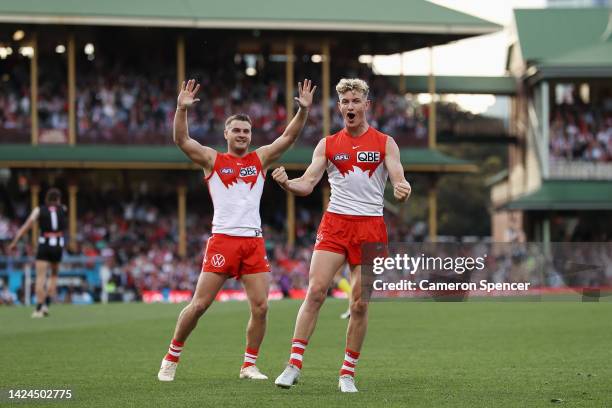 Chad Warner of the Swans celebrates kicking a goal with Tom Papley of the Swans during the AFL Second Preliminary match between the Sydney Swans and...