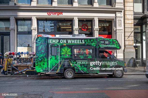 lkw-werbung für marihuana - buying marijuana stock-fotos und bilder