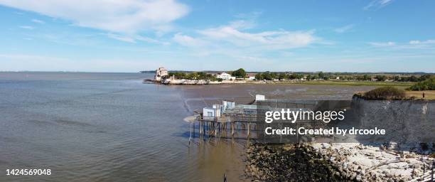 talmont sur gironde by the garonne river - net fishing stock pictures, royalty-free photos & images
