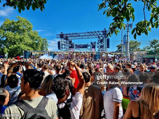 straßenparade zürich - zurich stock-fotos und bilder